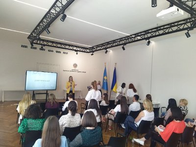 "З сексу починається все": у Львівській ОВА відбулася лекція про сексизм "З сексу починається все": у Львівській ОВА відбулася лекція про сексизм