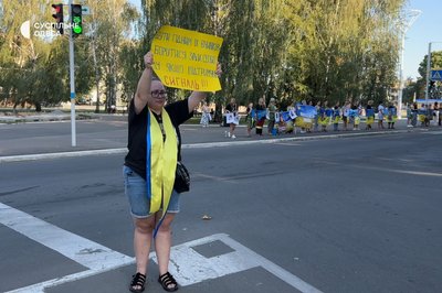 Мітинги опору, виїзд з окупації, зникнення батька: історія переселенки з Херсона Мітинги опору, виїзд з окупації, зникнення батька: історія переселенки з Херсона
