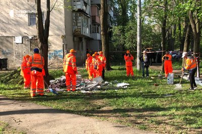 "Я тільки вибігла в коридор — і все посипалося": розповіді одеситів і фото наслідків атаки "Я тільки вибігла в коридор — і все посипалося": розповіді одеситів і фото наслідків атаки