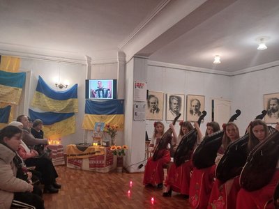 В пам'ять про рідних: у місті на Черкащині прикрасили ялинку на честь загиблих захисників В пам'ять про рідних: у місті на Черкащині прикрасили ялинку на честь загиблих захисників
