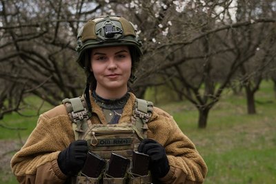 "Мені подобається знищувати росіян" — 18-річна операторка дронів 128 ОВМБр "Дике Поле" "Мені подобається знищувати росіян" — 18-річна операторка дронів 128 ОВМБр "Дике Поле"