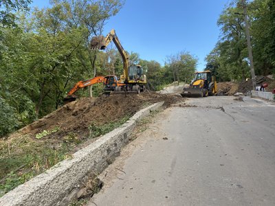 Протиаварійні роботи газопроводу на Монастирській горі у Полтаві Протиаварійні роботи газопроводу на Монастирській горі у Полтаві