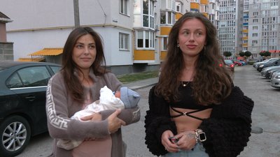 "Я сказала Юлі: «Лови!» – і ми зловили Сашка": як чернігівка біля під'їзду прийняла пологи у подруги "Я сказала Юлі: «Лови!» – і ми зловили Сашка": як чернігівка біля під'їзду прийняла пологи у подруги