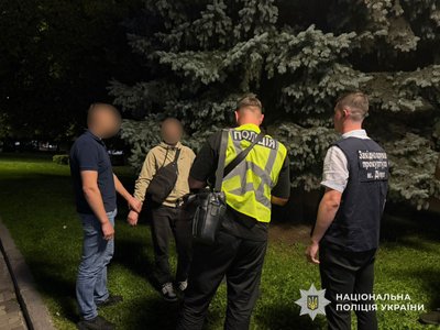 За 5 000 доларів обіцяв незаконно переправити військовозобов’язаного до Румунії: на Дніпропетровщині затримали чоловіка За 5 000 доларів обіцяв незаконно переправити військовозобов’язаного до Румунії: на Дніпропетровщині затримали чоловіка