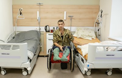 Військовий батальйону "Арей" Віктор Приходько під час реабілітації у Чернівцях Військовий батальйону "Арей" Віктор Приходько під час реабілітації у Чернівцях
