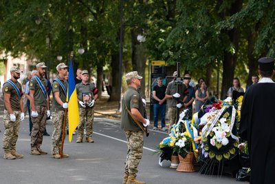 В Ужгороді попрощалися із полеглим захисником Віктором Яцолою