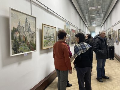 "Художник не малює для себе, він малює для глядача: відкрили виставку митця Віктора Гвоздинського у Рівному