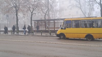 Пропустили перші рейси через ожеледь: як чистять дороги у Кропивницькому та як їздить громадський транспорт Пропустили перші рейси через ожеледь: як чистять дороги у Кропивницькому та як їздить громадський транспорт