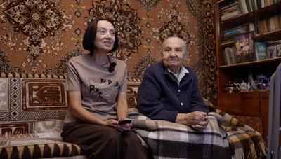 «Інколи це виснажує»: історія черкащанки, яка три роки доглядає маму з деменцією