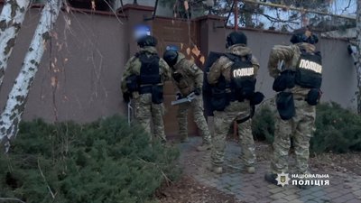 130 тис. грн на уявні авто для ЗСУ: на Одещині затримали "псевдоволонтерів" — поліція 130 тис. грн на уявні авто для ЗСУ: на Одещині затримали "псевдоволонтерів" — поліція