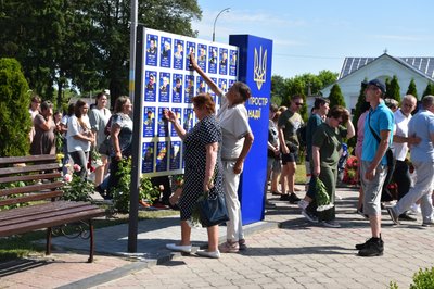 У громаді на Житомирщині створили меморіальний простір для зниклих безвісти військових У громаді на Житомирщині створили меморіальний простір для зниклих безвісти військових