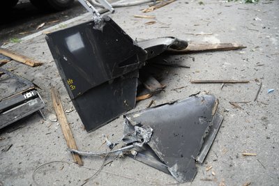 Уламки "Шахеда" після влучання у Київському районі Харкова, 9 червня 2026 року Уламки "Шахеда" після влучання у Київському районі Харкова, 9 червня 2026 року