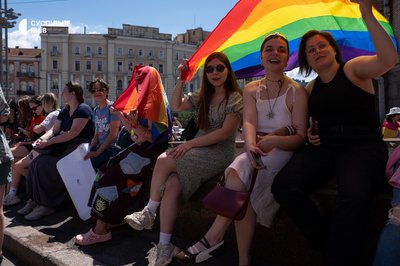 У Києві відбулися "Марш рівності", "Марш Традиції", "Хода на захист сім'ї, дітей та України" У Києві відбулися "Марш рівності", "Марш Традиції", "Хода на захист сім'ї, дітей та України"
