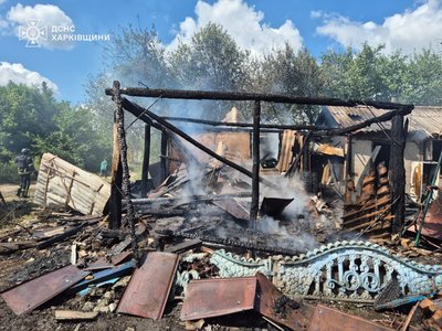 Пожежа, що сталася після обстрілу Кругляківки на Харківщині внаслідок обстрілу російських військ, 14 серпня 2024 року Пожежа, що сталася після обстрілу Кругляківки на Харківщині внаслідок обстрілу російських військ, 14 серпня 2024 року