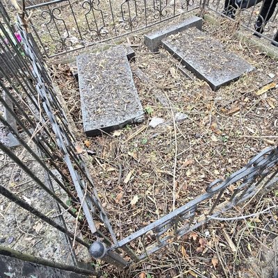 Пошкоджене єврейське кладовище у Харкові Пошкоджене єврейське кладовище у Харкові