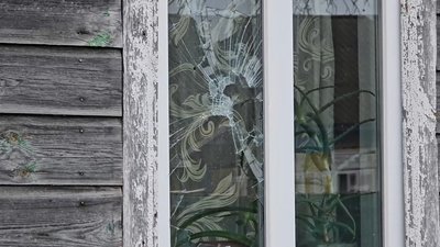 Трактор, в який влучив дрон, стояв біля дому, де живе сім'я з дітьми: подробиці атаки РФ по Іванівці на Семенівщині Трактор, в який влучив дрон, стояв біля дому, де живе сім'я з дітьми: подробиці атаки РФ по Іванівці на Семенівщині