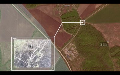 Скриншот з відео, на якому нібито російський військовий вилізає з газової труби Скриншот з відео, на якому нібито російський військовий вилізає з газової труби