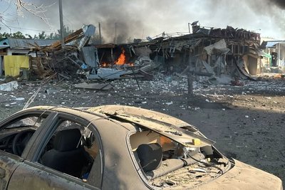 Печеніги зазнали ударів «Бандеролей», у центрі сталися пожежі, є поранені та загиблі 18 серпня 2026 року Печеніги зазнали ударів «Бандеролей», у центрі сталися пожежі, є поранені та загиблі 18 серпня 2026 року