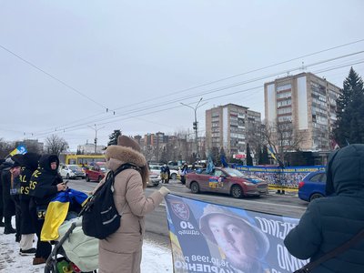 "Хай кажуть, що він загинув, а ми чекаємо його живим": у Черкасах відбулася акція "Не мовчи — полон вбиває" "Хай кажуть, що він загинув, а ми чекаємо його живим": у Черкасах відбулася акція "Не мовчи — полон вбиває"