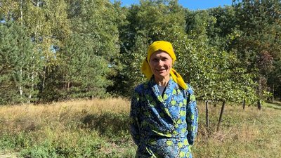 "Жити так, щоб рухатись між туалетом і кухнею, не цікаво": історія подружжя, яке 15 років живе у лісі на Чернігівщині "Жити так, щоб рухатись між туалетом і кухнею, не цікаво": історія подружжя, яке 15 років живе у лісі на Чернігівщині