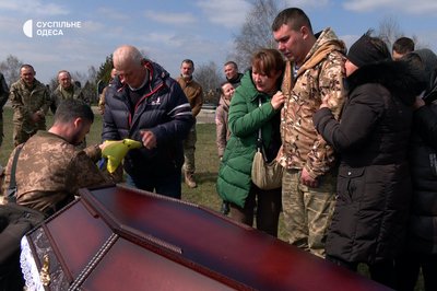 "Йду захищати свою сім'ю": в Одесі попрощались із 32-річним військовим, який підірвався на міні "Йду захищати свою сім'ю": в Одесі попрощались із 32-річним військовим, який підірвався на міні