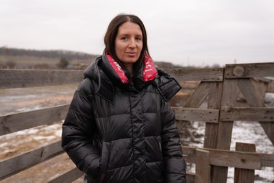 "Дуже дружелюбні та лагідні". З Куп'янська на екоферму неподалік Дніпра евакуювали шестеро кіз "Дуже дружелюбні та лагідні". З Куп'янська на екоферму неподалік Дніпра евакуювали шестеро кіз