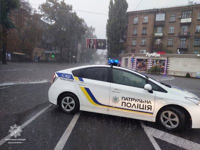 Через негоду в Одесі перекрили понад 15 вулиць і зупинили транспорт Через негоду в Одесі перекрили понад 15 вулиць і зупинили транспорт
