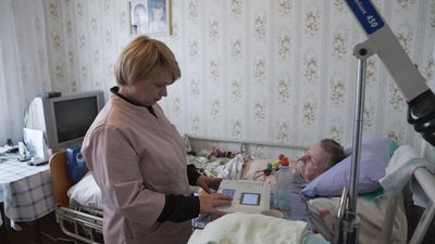 "Це завжди важкі пацієнти": як у Вінниці працює паліативна бригада медиків "Це завжди важкі пацієнти": як у Вінниці працює паліативна бригада медиків