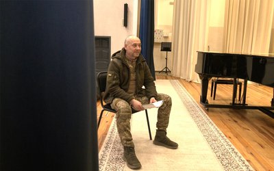 На фронті грав на пеньках замість барабанів: викладач луцької музшколи прийшов у відпустку На фронті грав на пеньках замість барабанів: викладач луцької музшколи прийшов у відпустку