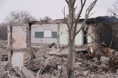 «Поцілили трьома КАБами»: війська рф зруйнували ліцей прифронтової громади Дніпропетровщини