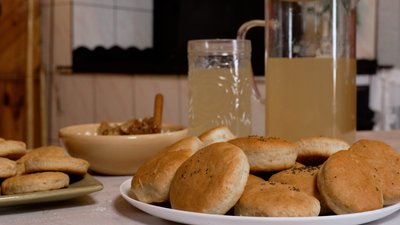 Коржі без яєць і молока: господиня з Рівненщини розповіла про рецепт на розсолі з помідорів Коржі без яєць і молока: господиня з Рівненщини розповіла про рецепт на розсолі з помідорів