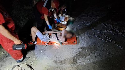 Упав з шестиметрової висоти: у кар'єрі на Рівненщині під час відпочинку травмувався житель Волині Упав з шестиметрової висоти: у кар'єрі на Рівненщині під час відпочинку травмувався житель Волині