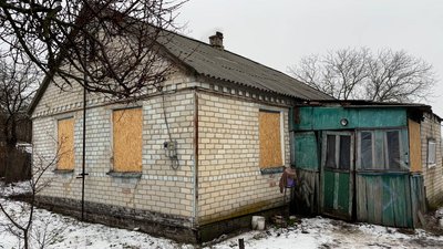 Пошкоджений обстрілами будинок, Дмитро-Дар’ївка, Донецька область, 17 грудня 2025 рік Пошкоджений обстрілами будинок, Дмитро-Дар’ївка, Донецька область, 17 грудня 2025 рік
