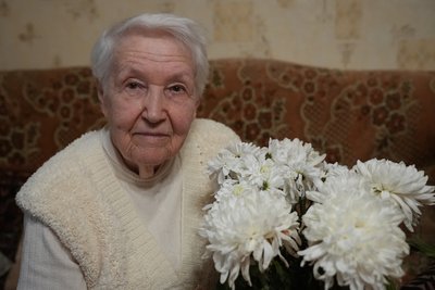 У 90 років в'яже шкарпетки для ЗСУ: історія сумської волонтерки-довгожительки У 90 років в'яже шкарпетки для ЗСУ: історія сумської волонтерки-довгожительки