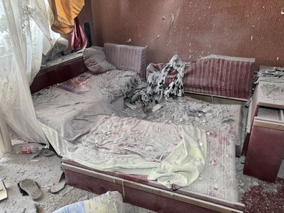 Снаряд РСЗВ на дивані: свідки розповіли про обстріл вулиць Металургів і Реміснича в Сумах Снаряд РСЗВ на дивані: свідки розповіли про обстріл вулиць Металургів і Реміснича в Сумах