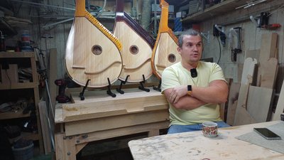 Виготовлення бандур на Житомирщині: майстер із Малина розповів про процес і матеріали Виготовлення бандур на Житомирщині: майстер із Малина розповів про процес і матеріали