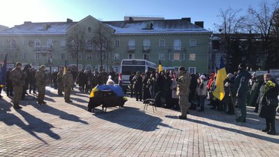 "Був прикладом для працівників": попрощалися з 38-річним солдатом Віктором Білявським у Рівному "Був прикладом для працівників": попрощалися з 38-річним солдатом Віктором Білявським у Рівному
