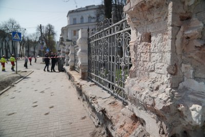 “Несучі стіни садиби удар витримали”: як садиба Сумовських у Сумах витримала обстріли в 1943 та 2025 “Несучі стіни садиби удар витримали”: як садиба Сумовських у Сумах витримала обстріли в 1943 та 2025