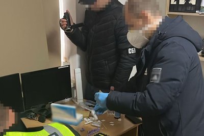 На Житомирщині фельдшер колонії поширював наркотиків серед ув’язнених: чоловіку повідомили про підозру