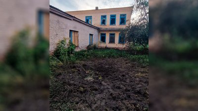 Росіяни з артилерії обстріляли міську лікарню у Семенівці на прикордонні Чернігівщини Росіяни з артилерії обстріляли міську лікарню у Семенівці на прикордонні Чернігівщини