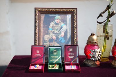 У Кривому Розі відкрили меморіальну дошку на честь загиблого нацгвардійця Геннадія Скрипкіна У Кривому Розі відкрили меморіальну дошку на честь загиблого нацгвардійця Геннадія Скрипкіна
