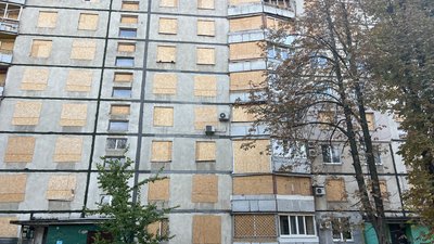 Будинку на Салтівці через рік після авіаудару, 30 жовтня 2025 Будинку на Салтівці через рік після авіаудару, 30 жовтня 2025
