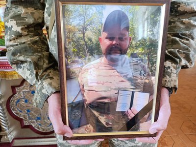 У Хмельницькому попрощалися із полеглим військовим Дмитром Ткачуком У Хмельницькому попрощалися із полеглим військовим Дмитром Ткачуком