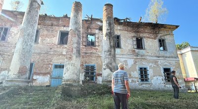 200-літню памʼятку архітектури силами громади розчищають від завалів на Рівненщині