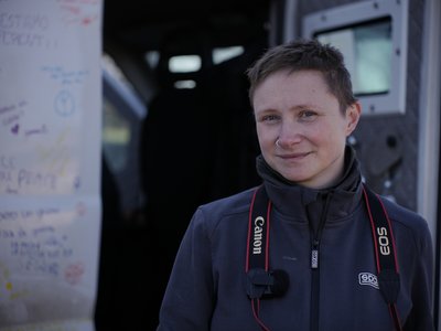 "Американці питають: «А що, війна в Україні ще є?»”. Як фотографка з Лос-Анджелеса документує евакуації з Донеччини "Американці питають: «А що, війна в Україні ще є?»”. Як фотографка з Лос-Анджелеса документує евакуації з Донеччини