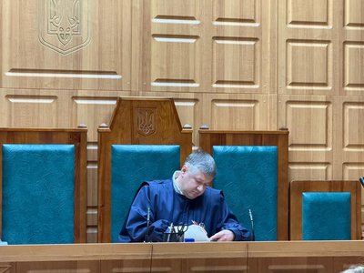 У Тернополі суд обирає запобіжний захід командиру 211 понтонно-мостової бригади У Тернополі суд обирає запобіжний захід командиру 211 понтонно-мостової бригади