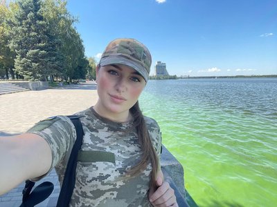Рішення піти служити прийняла за годину: історія війської медикині з Бахмута Аліни Мироненко Рішення піти служити прийняла за годину: історія війської медикині з Бахмута Аліни Мироненко