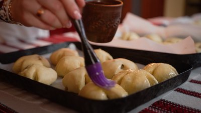 "Кулінарний спадок": як випікають традиційні Великодні мазурки без солі на Рівненщині "Кулінарний спадок": як випікають традиційні Великодні мазурки без солі на Рівненщині