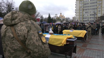 З військовим Сергієм Рачуком попрощались у Рівному З військовим Сергієм Рачуком попрощались у Рівному