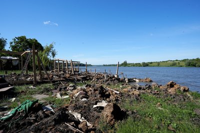"Тут загинуло дуже багато людей": місяць після удару РФ по базі відпочинку під Харковом "Тут загинуло дуже багато людей": місяць після удару РФ по базі відпочинку під Харковом